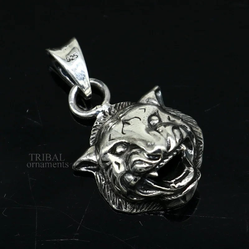 Elegant divine 925 sterling silver handmade lion face design pendant solid pendant, best unisex gifting jewelry from india ssp1545