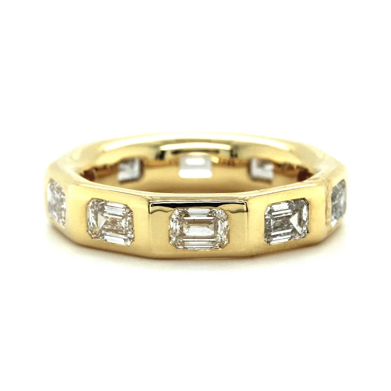 18K Yellow Gold Burnish Set Emerald Diamond Band