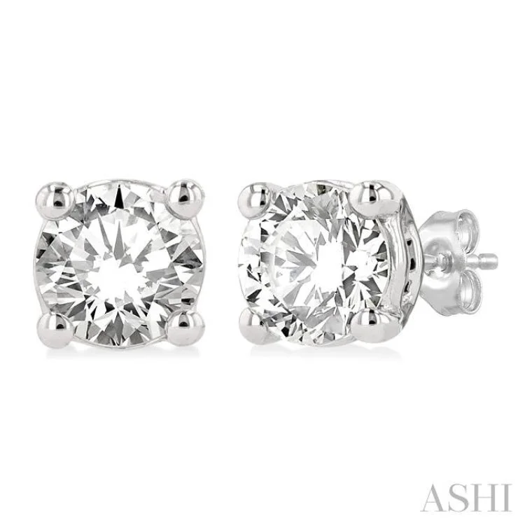 5/8 Ctw Round Cut Diamond Stud Earring in 14K White Gold